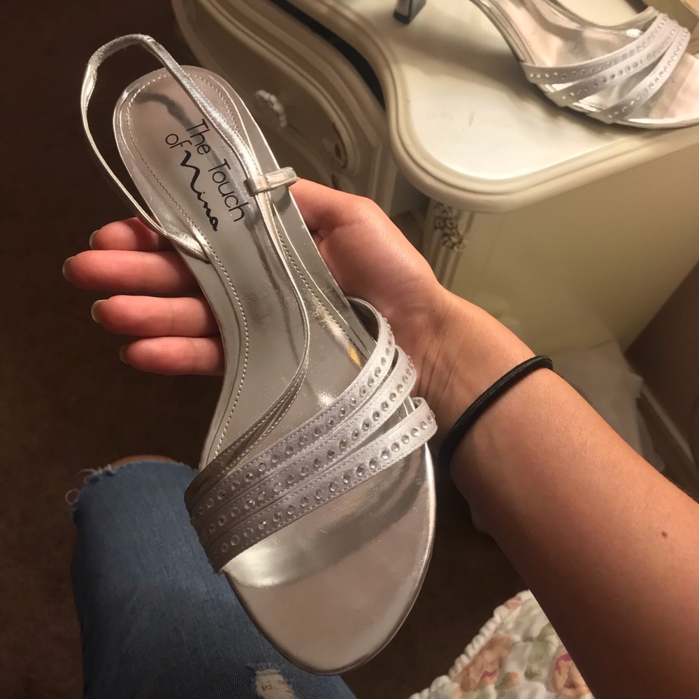 7 1/2 Silver straps classy heels
